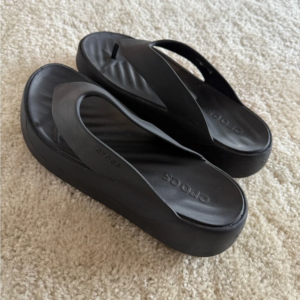 CROCS Black Platform Flip Flops